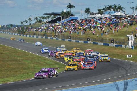 Julio Campos termina na 2 colocao na segunda prova do dia na Stock Car