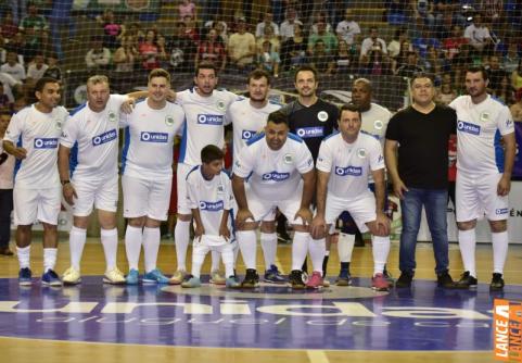 Falco, o Rei do Futsal, promoveu jogo festivo no Alcides Pan