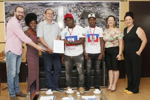 Haitianos tero associao em conjunto no So Francisco