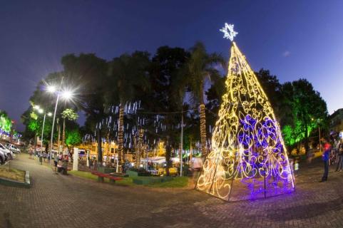 Descida do Papai Noel acontece nesta sexta-feira na Praa Willy Barth