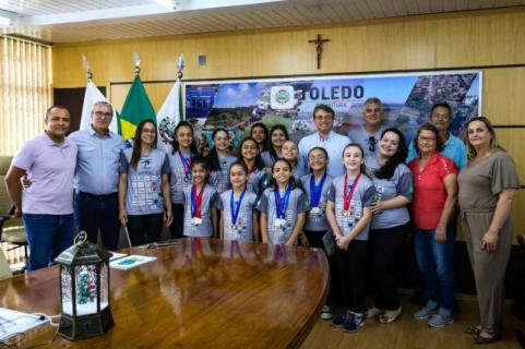 Campes paranaenses de GA so recebidas pelo Executivo Municipal