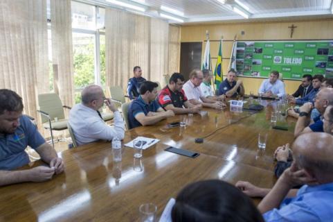 Nova diretoria do Clube Caa e Pesca se apresenta para a municipalidade