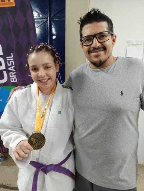 Maria Clara  medalha de bronze no jud no JeBs