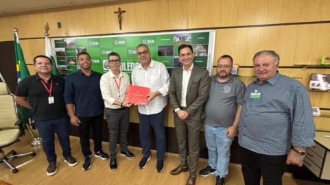 Direo da Unipar em Toledo apresenta projeto de construo de novo campus