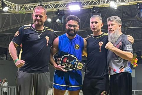 ACADEMIA FNIX DE KUNG FU SANDA - Dick Farney conquistou cinturo