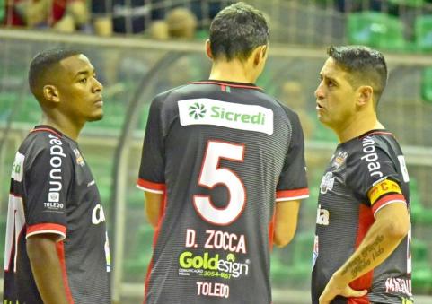 Diante da torcida, Toledo Futsal busca a primeira vitria contra Dois Vizinhos