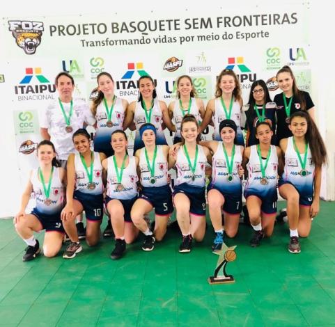 Basquetebol feminino de Toledo Sub 13  bronze no Estadual