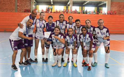 Equipe do futsal feminino da Serprati/Prati-Donaduzzi  vice-campe da fase estadual dos Jogos Sesi