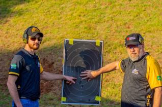 Oscar Silva ministra treinamento de tiro instintivo