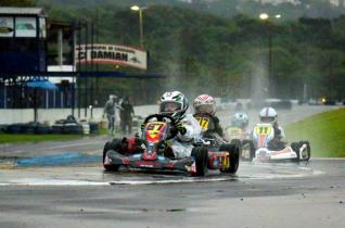 Bernardo Cavalcante  campeo da categoria mirim do Metropolitano de Cascavel de Kart