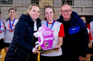 Imobiliria Aliana  campe do voleibol feminino do Toledo