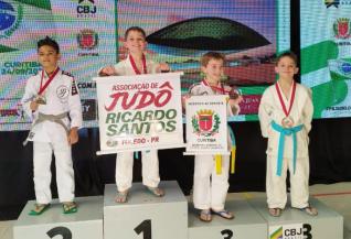 Associao Jud Ricardo Santos faz bonito e conquista medalhas na Copa Paran 2022