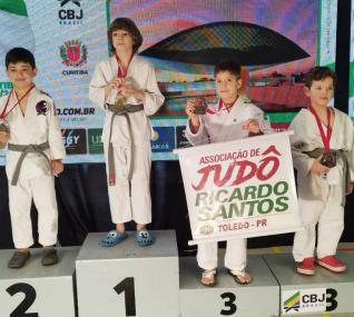 Associao Jud Ricardo Santos faz bonito e conquista medalhas na Copa Paran 2022