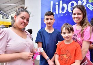 Figurinhas da Copa do Mundo unem geraes de colecionadores