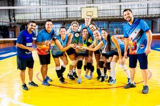 Maxiluz  campe do voleibol feminino do Toledo