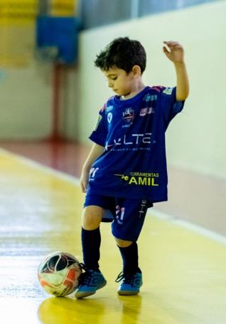 Faa parte da escolinha de futsal ou voleibol do Incomar / Aceffut