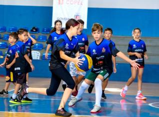 Abatol lanou projeto de basquete Alm das Quadras