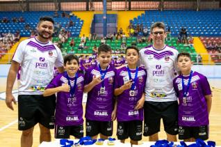 Atletas da Aceffut levam para os jogos o orgulho roxo da Prati Donaduzzi