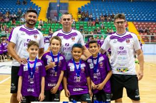 Atletas da Aceffut levam para os jogos o orgulho roxo da Prati Donaduzzi