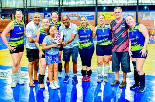 Maxiluz Materiais Eltricos  campe do voleibol feminino