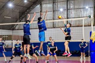 Andr Van de Sand  o tcnico da Seleo Paranaense Sub 18
