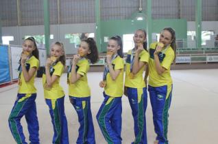 Atletas campes comemoram em Toledo medalhas do Sul-Americano