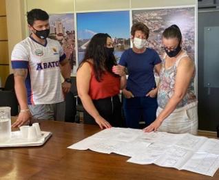 Assinado contrato de licitao das obras no ginsio Jaime Zeni e campo de Rugby de Toledo 