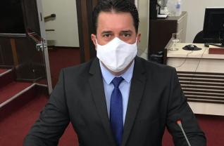 Jozimar Polasso faz indicao para reforma de campo sinttico na Praa das Bandeiras