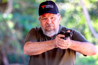 Oscar Silva ministra treinamento de tiro instintivo