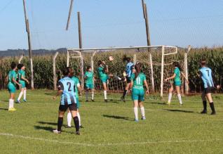 Resultados da AFETO em competies motivam meninas das escolinhas