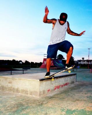 Escola de Skate retoma aulas gratuitas no Cu das Artes com apoio do Sicoob
