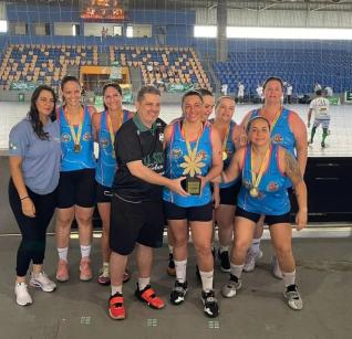 Toledo  campeo do basquete feminino no Jogos Abertos Master