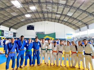 ASSOCIAO DE PAIS E AMIGOS DO JUD RICARDO DOS SANTOS - Judocas participam do Shotyugueiko em Curitiba