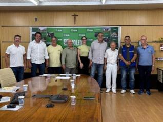 Prefeito de Toledo recebe comisso da Meia Maratona de Toledo em reunio