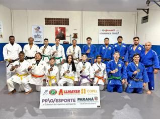 Associao de Pais e Amigos do Jud Ricardo dos Santos conquista 15 medalhas na Seletiva Paranaense em Curitiba