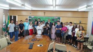 Jovens dos Centros da Juventude visitam o Pao Municipal