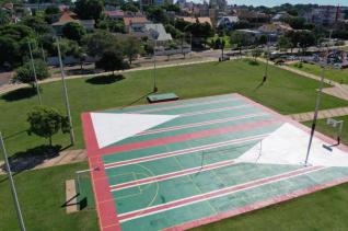 Quadras do Diva Paim Barth e Estdio 14 de Dezembro ganham pintura nova