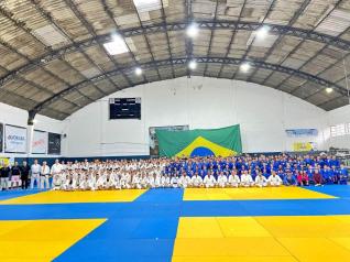 Judocas participam do Shotyugueiko em Curitiba