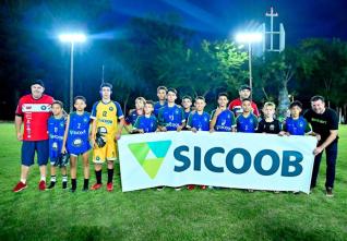 CATEGORIAS SUB 10 E SUB 13 - Linha Tapui e Sicoob promoveram torneio de futebol sete com participao de 12 equipes