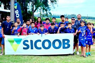 CATEGORIAS SUB 10 E SUB 13 - Linha Tapui e Sicoob promoveram torneio de futebol sete com participao de 12 equipes