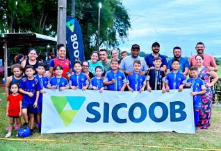 CATEGORIAS SUB 10 E SUB 13 - Linha Tapui e Sicoob promoveram torneio de futebol sete com participao de 12 equipes