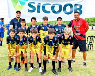 CATEGORIAS SUB 10 E SUB 13 - Linha Tapui e Sicoob promoveram torneio de futebol sete com participao de 12 equipes