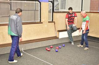 Joel, Edson e Vera campees da Bocha em Trios Maxiluz Materiais Eltricos