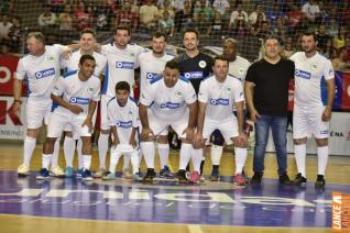 Falco, o Rei do Futsal, promoveu jogo festivo no Alcides Pan