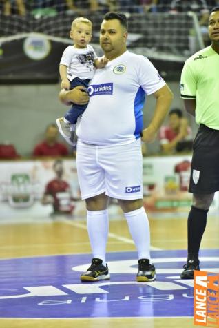 Falco, o Rei do Futsal, promoveu jogo festivo no Alcides Pan