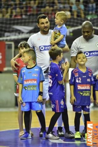 Falco, o Rei do Futsal, promoveu jogo festivo no Alcides Pan