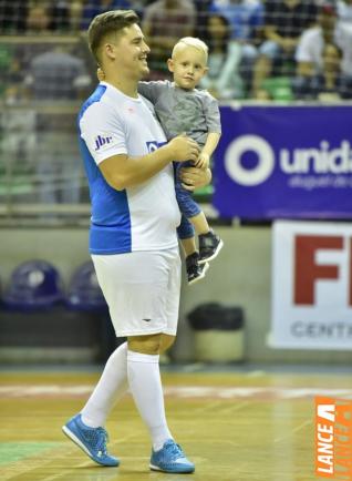 Falco, o Rei do Futsal, promoveu jogo festivo no Alcides Pan