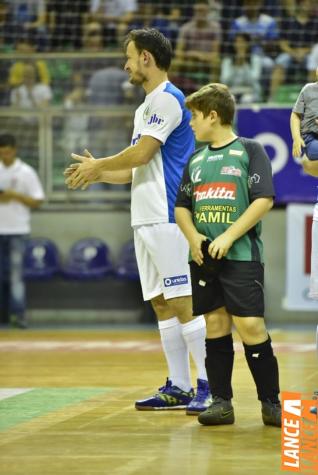 Falco, o Rei do Futsal, promoveu jogo festivo no Alcides Pan