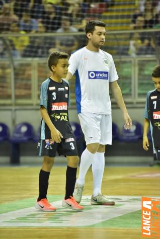 Falco, o Rei do Futsal, promoveu jogo festivo no Alcides Pan