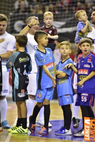 Falco, o Rei do Futsal, promoveu jogo festivo no Alcides Pan